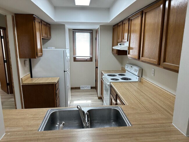 Photo - 3 bedroom, 3.5 bathroom, remodeled Southsi...