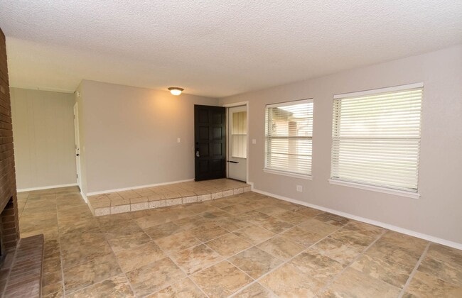 Photo - This Super Cute 3 Bed, 2 Bath, 2 Car Garag...