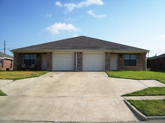 Building Photo - 2910 Ashley Dr Unit 2910