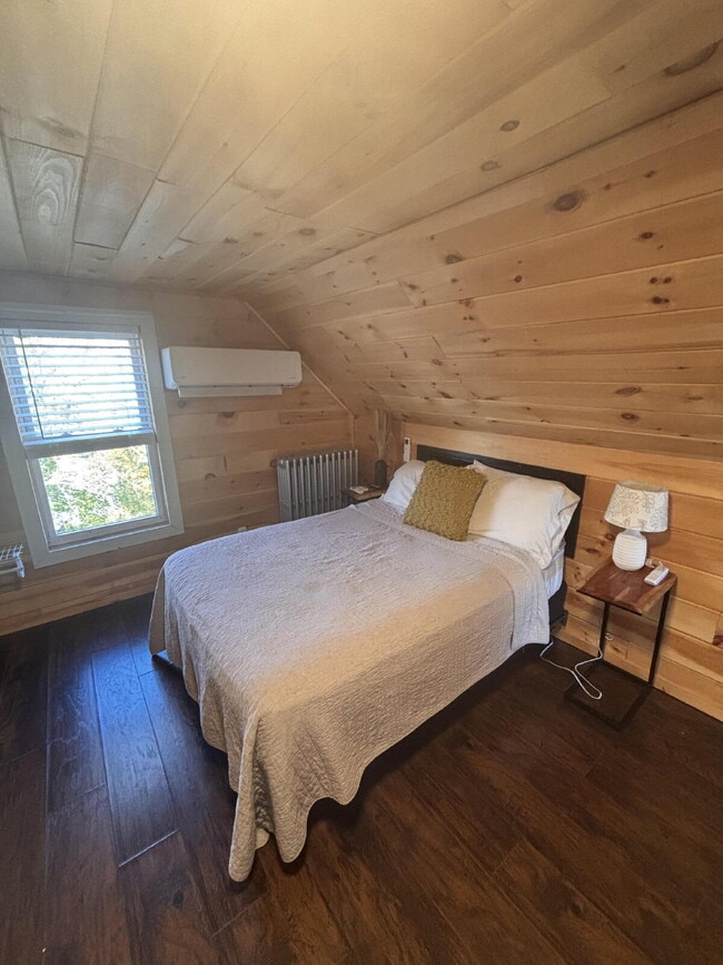 Photo - Quiet furnished walking to everything in B... Unidad 6