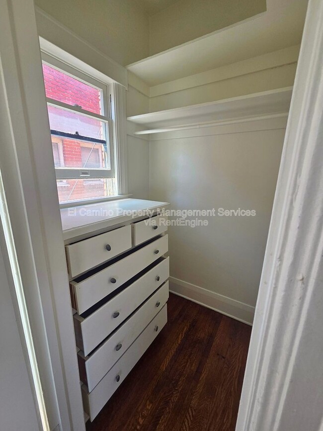 Photo - 336 W 9th St