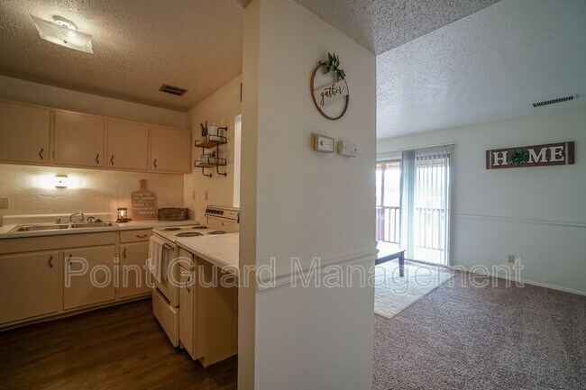 Photo - 1431 Cambridge Pl Unit 5