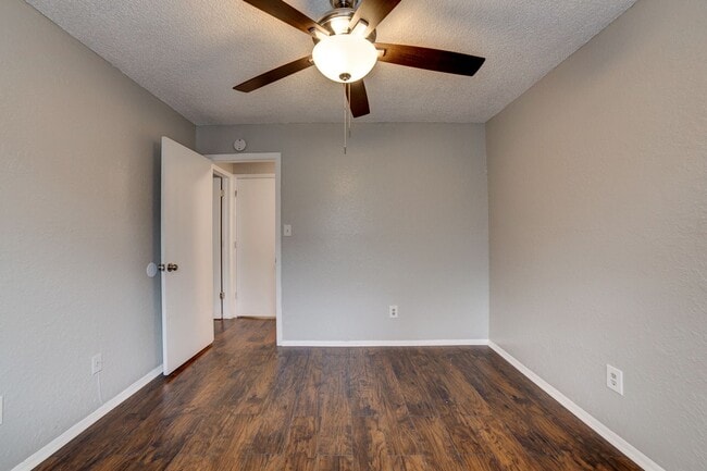 Photo - 2 bed/ 1 bath Located Next to Major Highways!