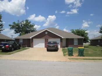 Photo - 805 Meadowlands Dr