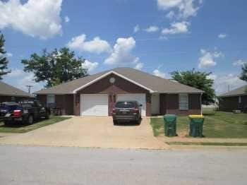 Building Photo - 805 Meadowlands Dr