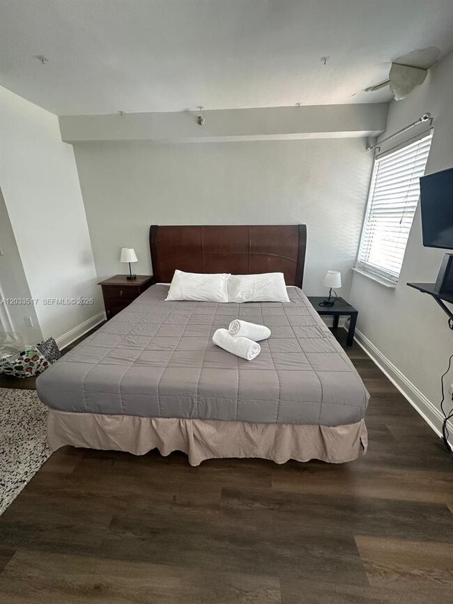 Building Photo - 3801 Indian Creek Dr Unit 301