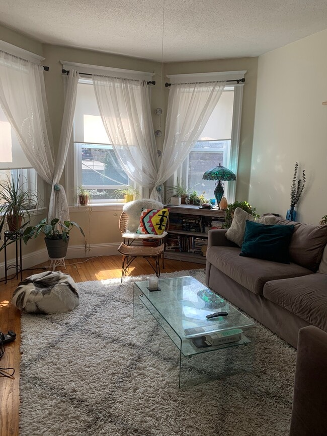 Photo - 221 Kelton St