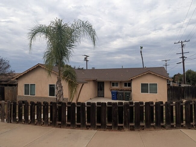 Building Photo - 4 Bed / 3 Bath with bonus room - Single Story Home in El Cajon