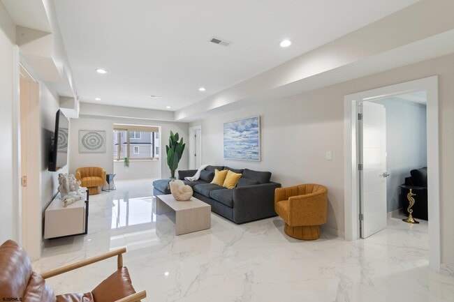 5311 Atlantic Ave Unit 303