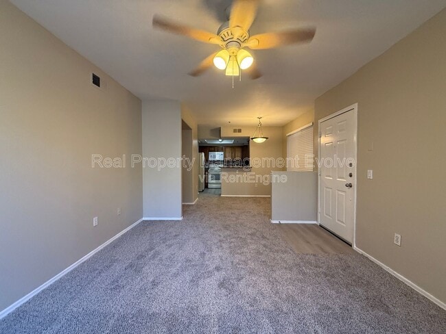 Photo - 4925 E Desert Cove Ave Unidad 125