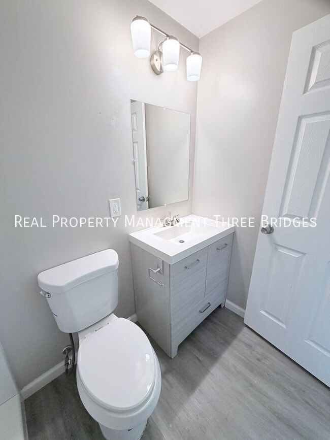 Photo - 28 Redwood Dr