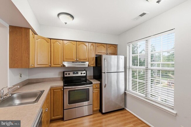Photo - 321 Delancey Pl Unit B