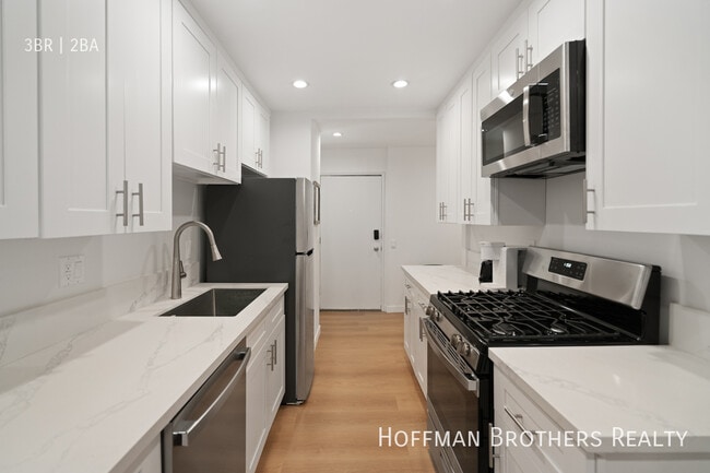 Photo - 7441 Hazeltine Ave Unidad 201