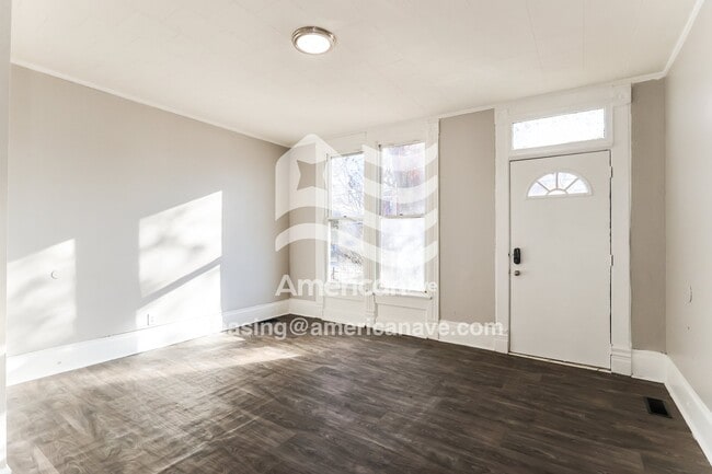 Photo - 2327 Duncan St