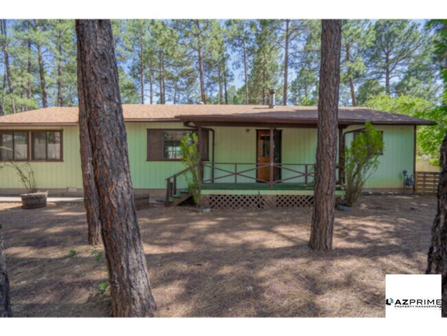 Photo - Discover your peaceful retreat in this charming 3/1 Lakeside home!