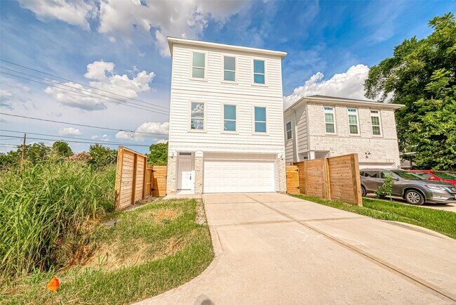 Photo - 6538 Cohn St