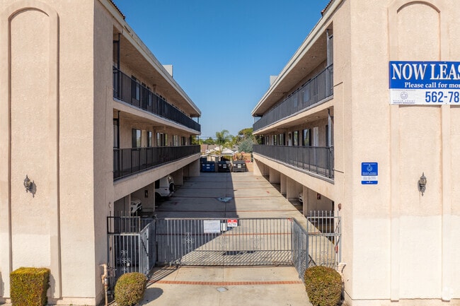 Photo - 1555-1557 Carson St.