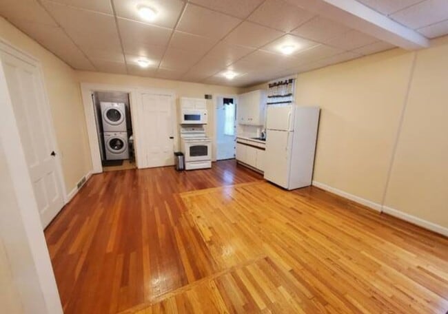 Photo - 122 Main St