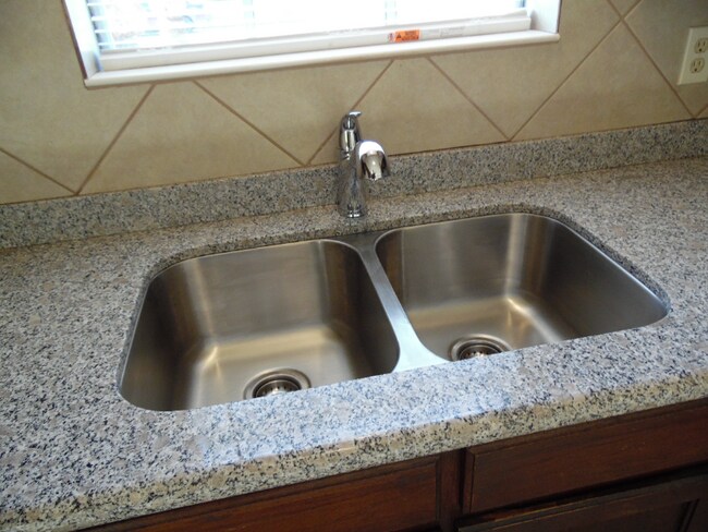 Photo - 1708 N Avenue R