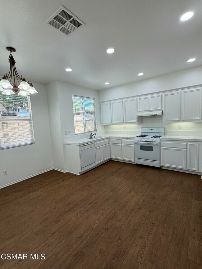 Photo - 1719 Watercrest Way