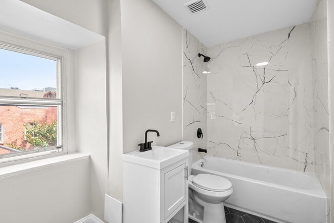 Photo - 505 Cathedral St