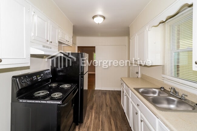 Photo - 1737 Berwind Rd