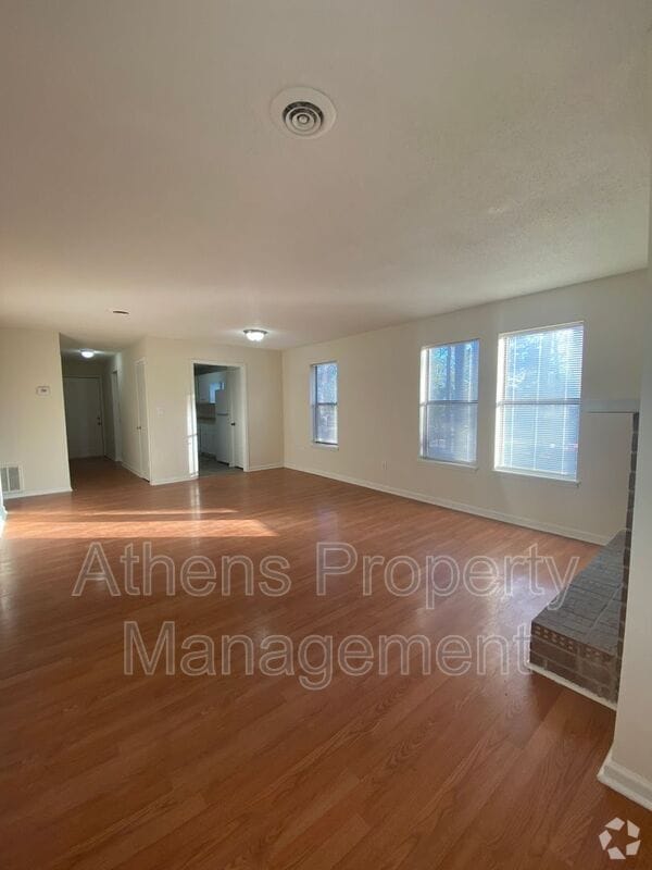 Building Photo - 131 Pinehurst Ct Unit Apt. 3