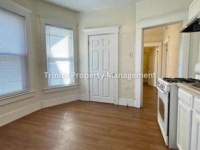 Photo - 639 1/2 W Main St