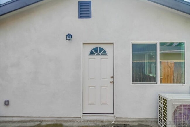Photo - 6325 Newsome Dr House