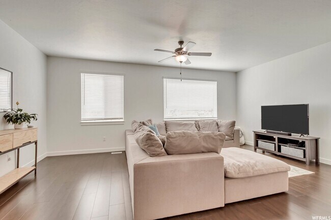 Photo - 456 Willow Leaf Rd