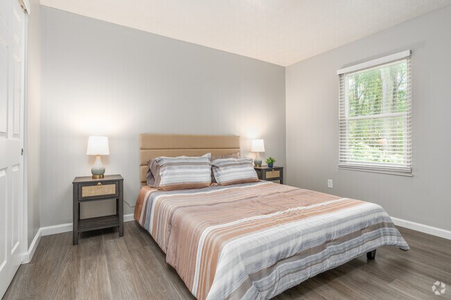 2BR, 1BA - 750SF - Bedroom
