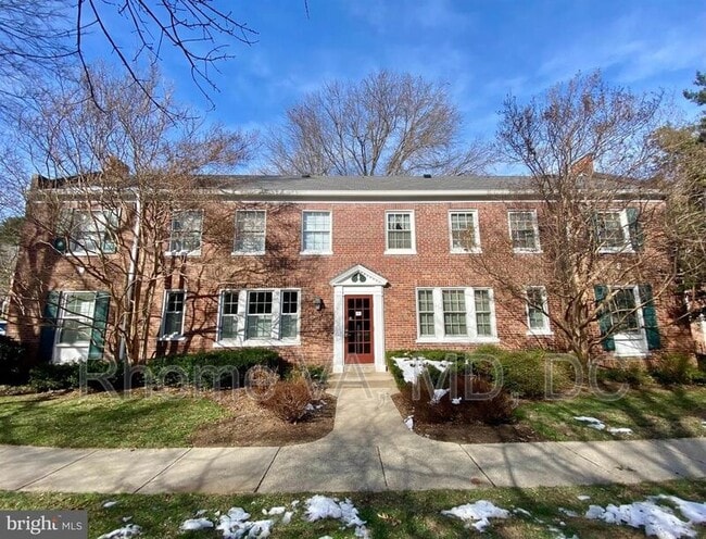 Building Photo - 1745 N Troy St Unit #437