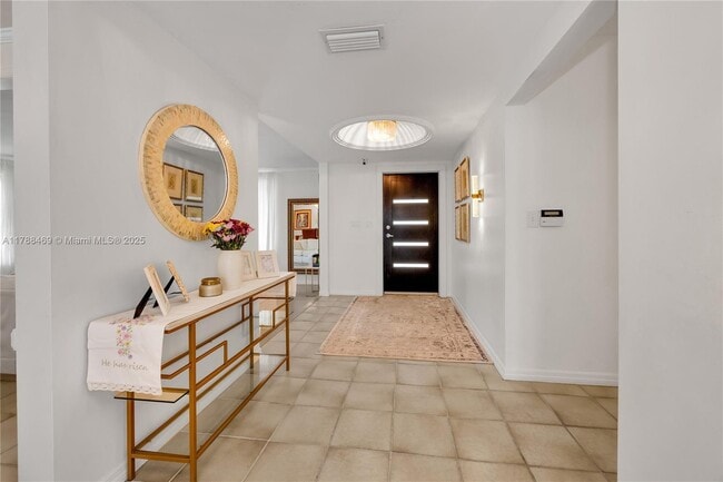 2325 Alhambra Cir
