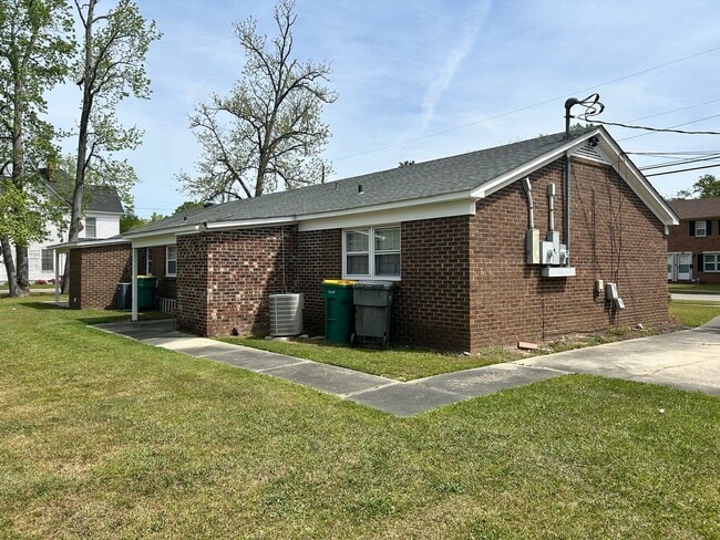 Photo - 1323 N Chestnut St