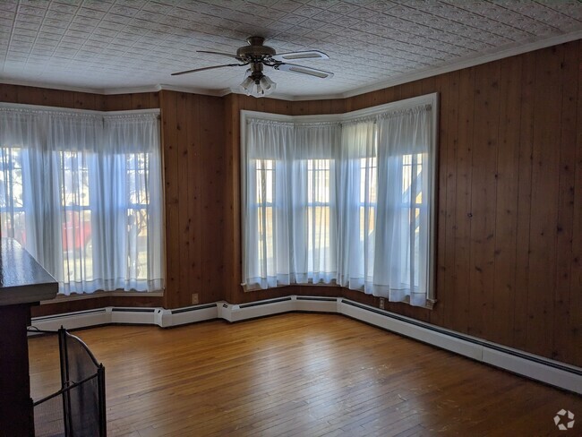 Building Photo - 13 North Ave Unit Apt #2 Furn or Unfurn