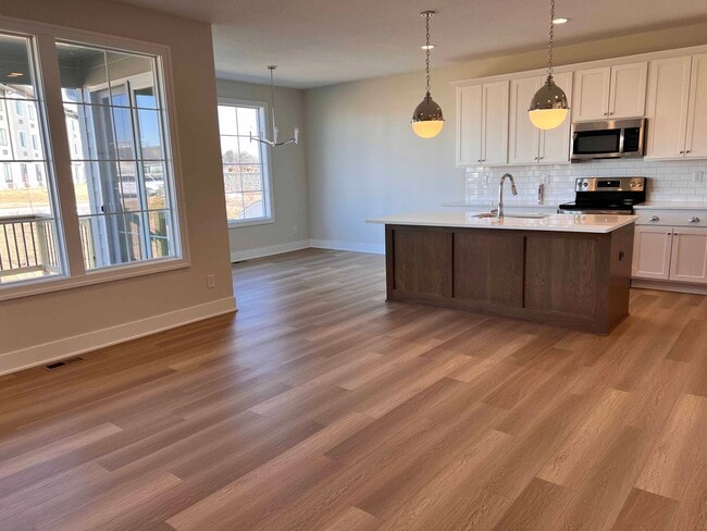 Photo - 470 S 91st St