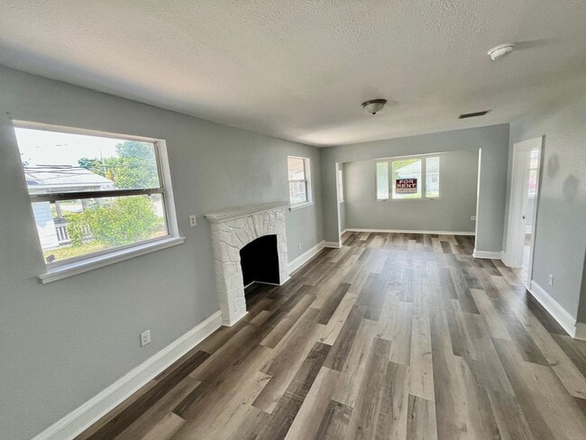 TOTALLY REMODELED Spacious 3BR/1BA Lakelan... - TOTALLY REMODELED Spacious 3BR/1BA Lakelan... Casa