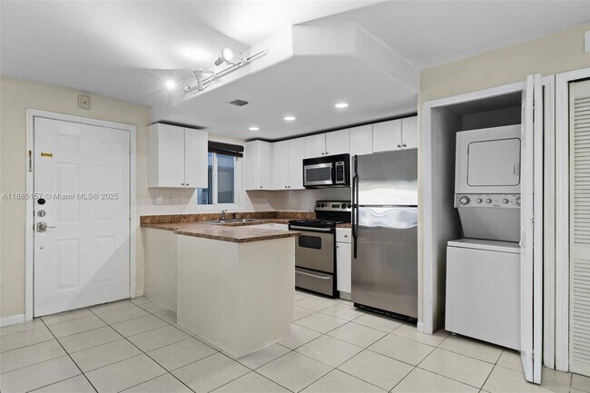 Photo - 3101 SW 27th Ave Unit 103