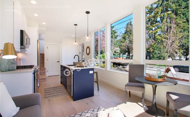 Photo - 8553 Interlake Ave N