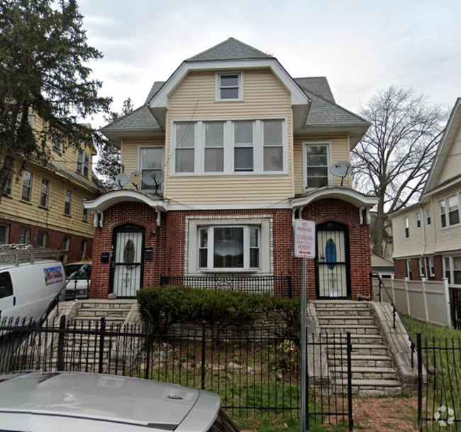 Building Photo - 99-101 Vassar Ave Rental