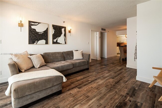 Photo - 2625 Collins Ave Unit 502