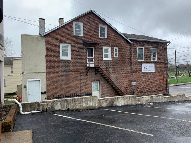 Building Photo - 893 Penn St Unit Apt B