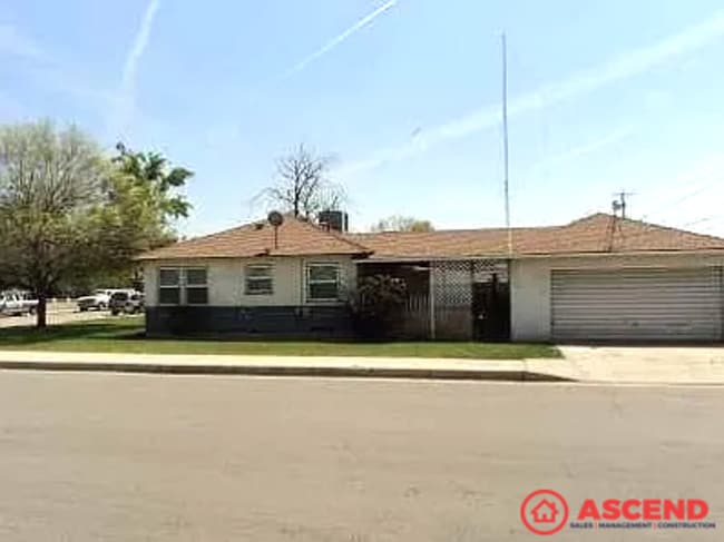 Photo - Comfortable 3BD/1BA Home in Bakersfield's 93304 — Gardener Included & Pets Welcome!