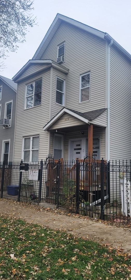 Building Photo - 1626 N Washtenaw Ave Unit 2F Rental