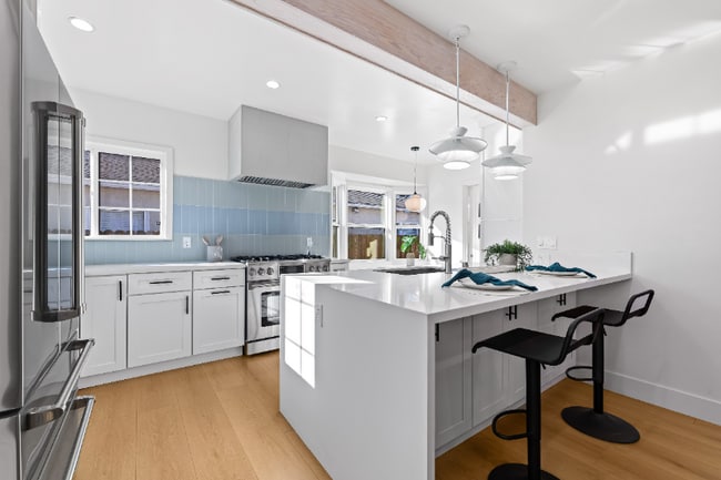 Photo - 8509 Naylor Ave