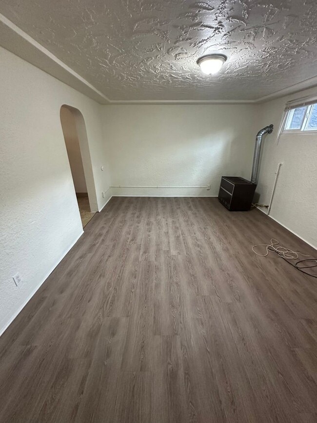 Building Photo - SW 1st Triplex Unit 727 SW 1st St #3 Rental