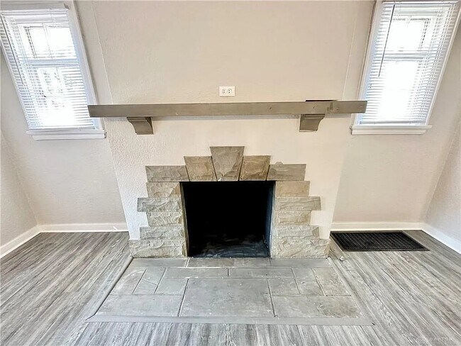 Photo - 2244 Emerson Ave