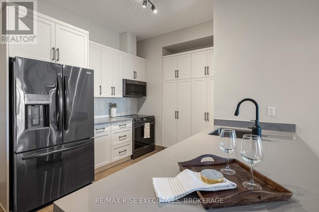 Photo - 2274 Princess St Unit 324