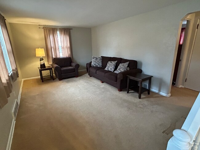 Photo - 190 Andrew Dr