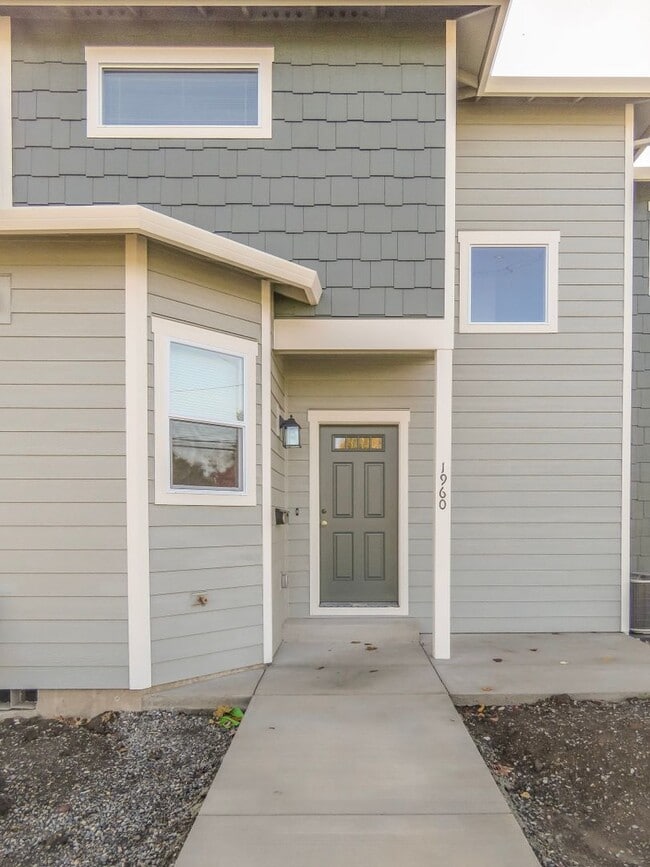 Building Photo - Market St Duplex Unit 1960 Rental